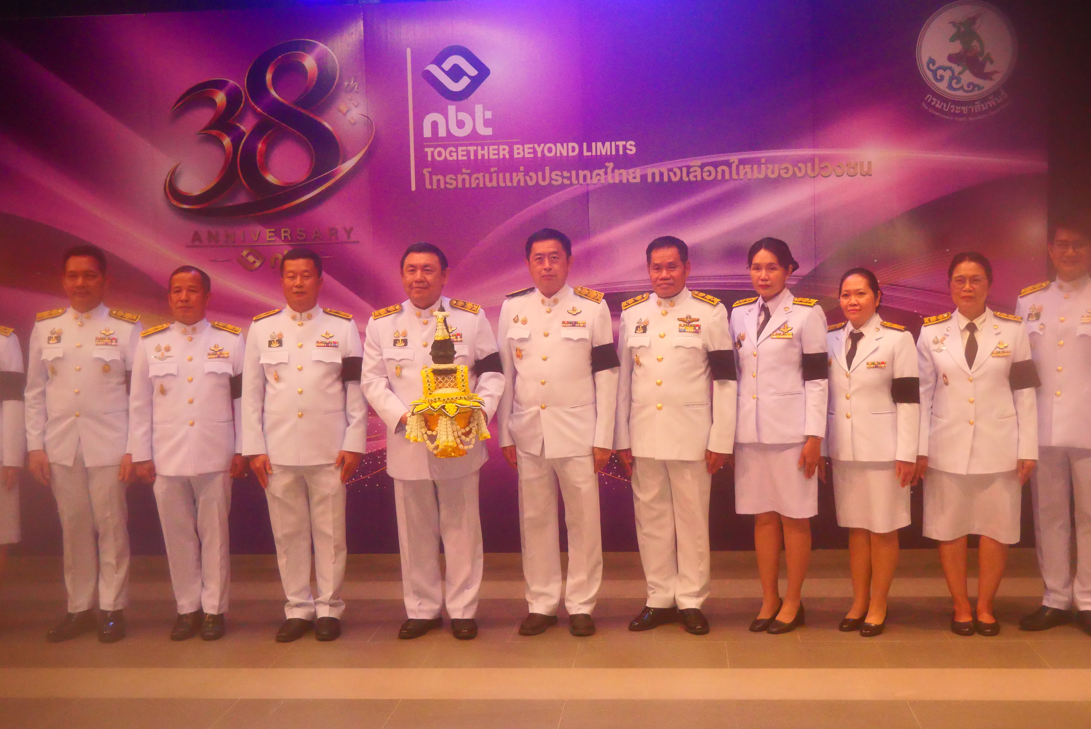 title - คณะผู้บริหาร ส.ป.ก. บันทึกเทปถวายพระพรชัยมงคล เนื่องในโอกาสมหามงคลเฉลิมพระชนมพรรษา 74 พรรษา พระบาทสมเด็จพระปรเมนทรรามาธิบดีศรีสินทร มหาวชิราลงกรณ พระวชิรเกล้าเจ้าอยู่หัว